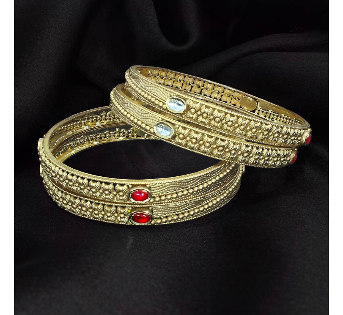 Enthralling Nakti Gold Bangles