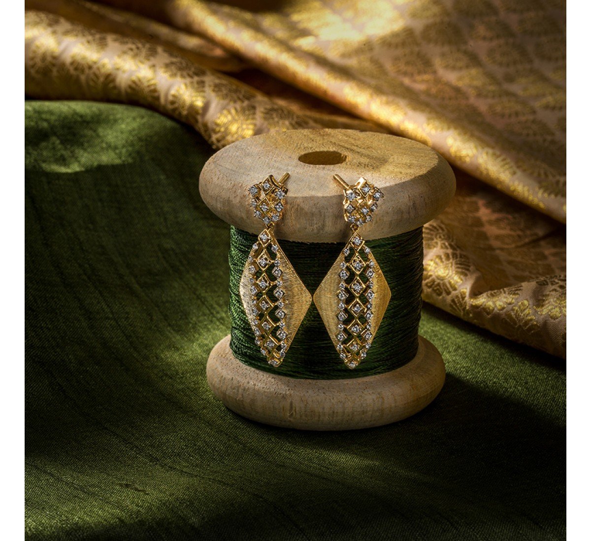 Essence Diamond Knotnivara