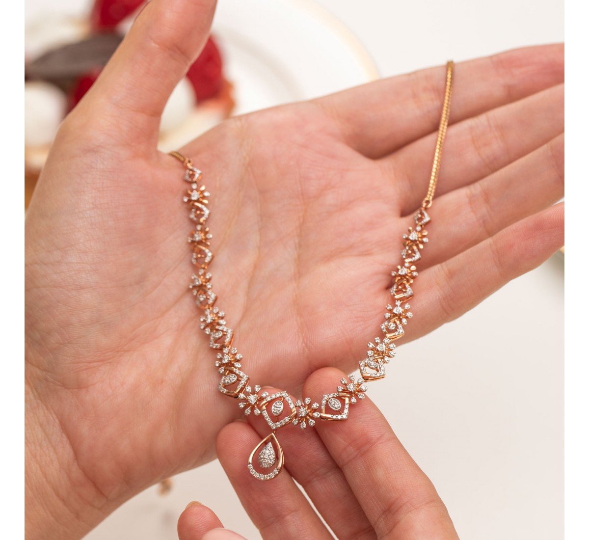 Garrulous Diamond Necklace