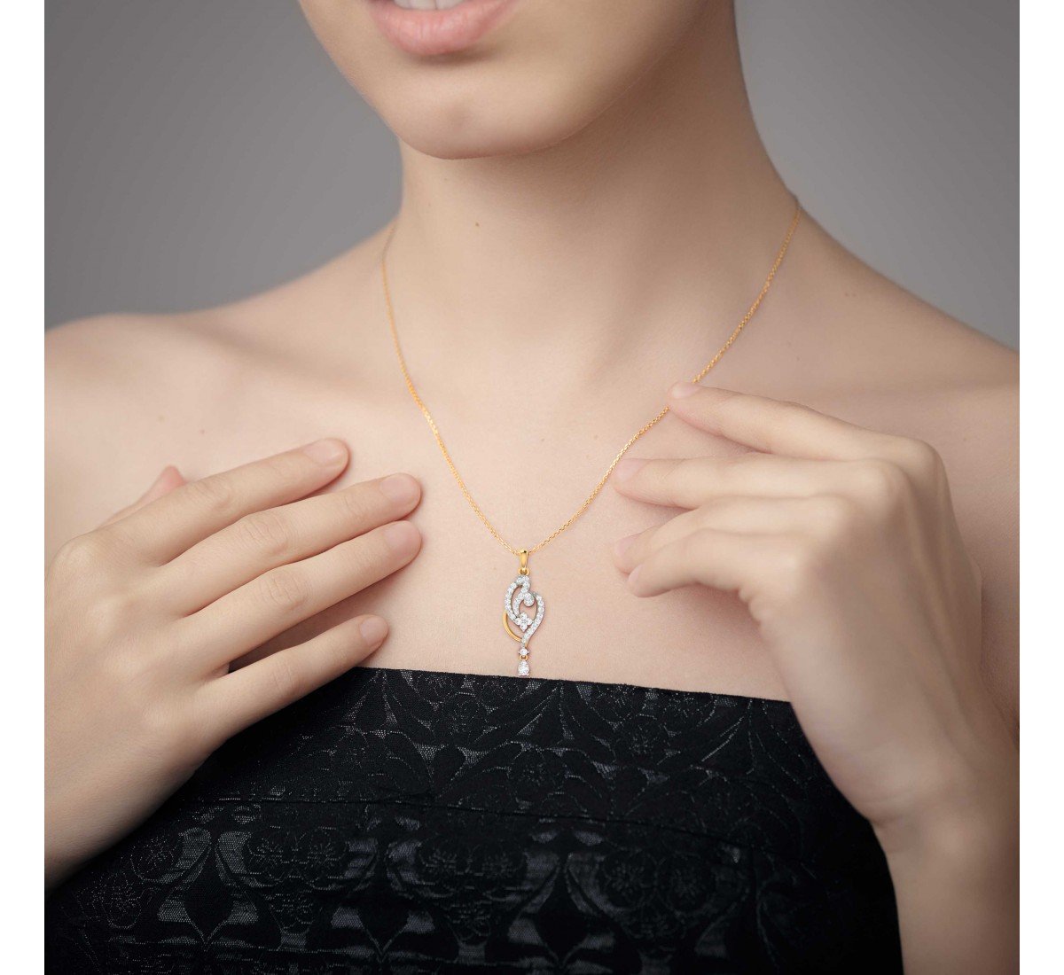 Oriole Diamond Pendant
